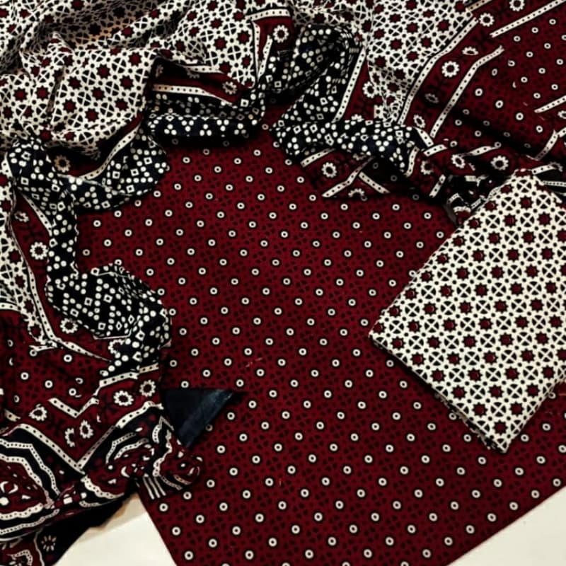 3 pieces suits
On cotton ajrk
