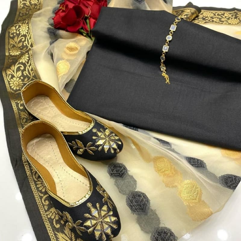 All colors available
3 pieces suits