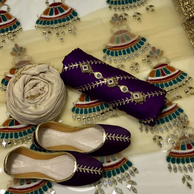 *Ñew fancy collection*
*Shamoz silk* embroidery 👕3pc Dress