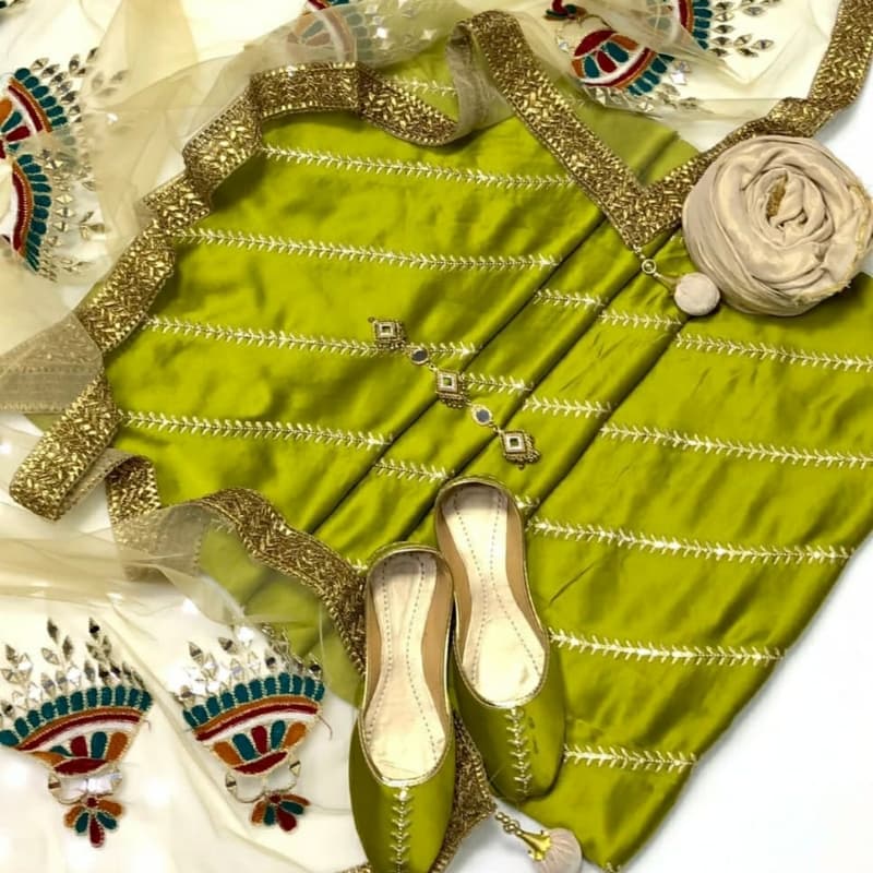 *Ñew fancy collection*
*Shamoz silk* embroidery 👕3pc Dress