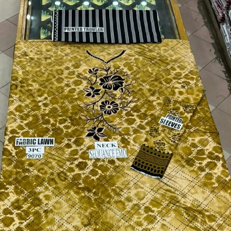 Safa Noor lawn collection 2022
*Fabric lawn