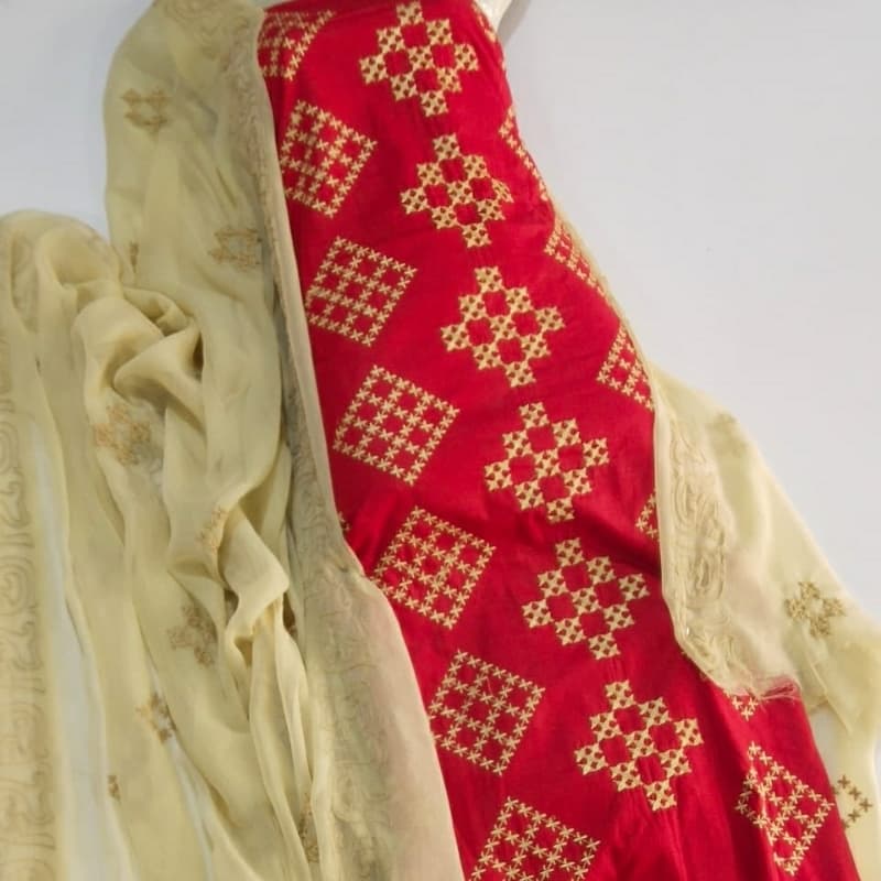 *Available in Discount*
Lawn 3pc
Embroided
Shafoon Dupatta